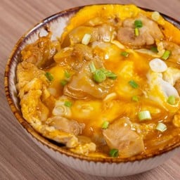 ข้าวหน้าไก่แบบญี่ปุ่น