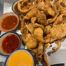 หนังไก่ทอด