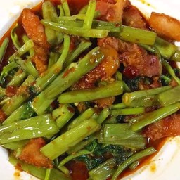 ผัดพริกตำเองหมู
