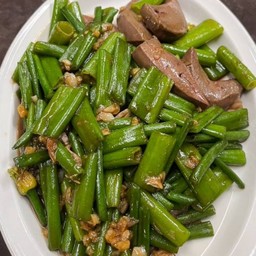 ดอกหอมผัดตับหมู