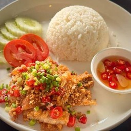 หมูคั่วพริกเกลือราดข้าว