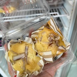ชิพฟอนมะพร้าวอ่อนไส้มะพร้าวลาวา