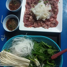 ร้านอาหารสวนลึก"แจ่วฮ้อน เมืองสกลนคร