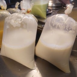 น้ำเต้าหู้ by ลุงเซน ตลาดร่มขาว