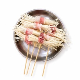 เห็ดเข็มทองพันหมูสามชั้น