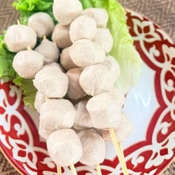 ลูกชิ้นย่างกลางดง