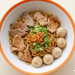 ก๋วยเตี๋ยวหมูหมักแห้ง