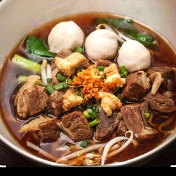 ก๋วยเตี๋ยวหมูตุ๋นข้าวหมูอบ