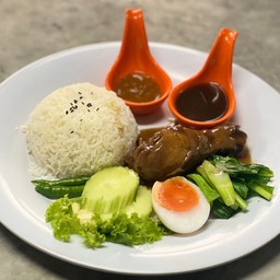 ข้าวหน้าน่องไก่ตุ๋น