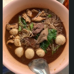 ป้าพรก๋วยเตี๋ยวโบราณ สุขุมวิท 81