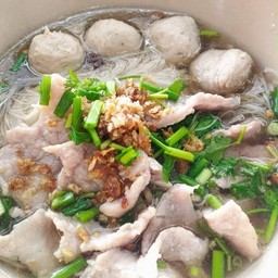 ก๋วยเตี๋ยว น้ำใส ลูกชิ้นอย่างเดียว