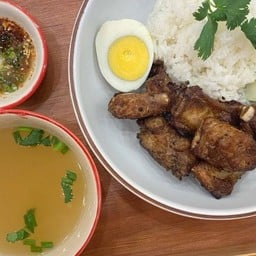 ข้าวซี่โครงหมูทอด