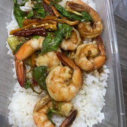 ข้าวกะเพรากุ้ง