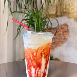 นมสดสตรอเบอรี่