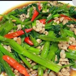 ผัดผักบุ้ง กับข้าว