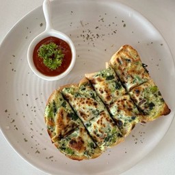 Toast ผักโขมอบชีส