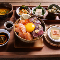 Ryoka Set: (2) เซตข้าวหน้าเนื้อสเต๊ก+แซลมอน+ไข่ปลาแซลมอน (D)