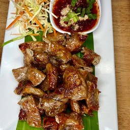 ไส้ทอดกระเทียม