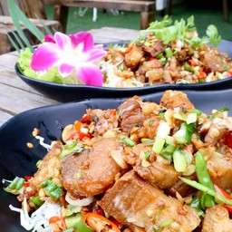 หมูกรอบผัดพริกเกลือ