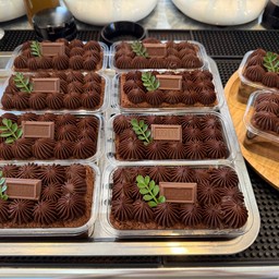 Chocolate cake box
