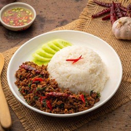 ข้าวกะเพราเนื้อ