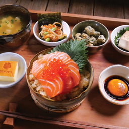 Atarashii Set: (B) เซตข้าวหน้าแซลมอนอิคุระ (D)