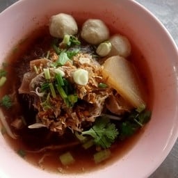 เส้นหมี่ขาว น้ำตกหมูตุ๋น