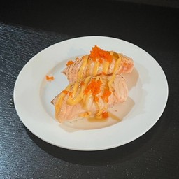 ข้าวปั้นปลาแซลมอนย่าง