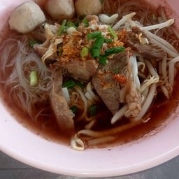 เส้นหมี่ขาวน้ำตกหมู