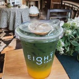 Eight Cafe หน้าเมือง