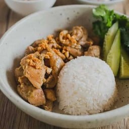 ไก่กระเทียมราดข้าว