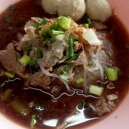เส้นเล็ก น้ำตกหมูตุ๋น
