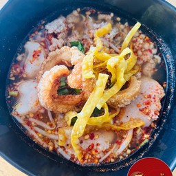 ก๋วยเตี๋ยวต้มยำพริกเผากากหมู