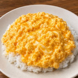 ข้าวไก่ทอด หมูก้อนทอด by fryday-ตลาดกรีนวินเทจรัชโยธิน
