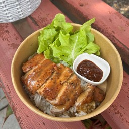 ข้าวสเต็กหมูบราว์ซอส