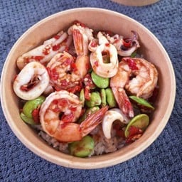 ผัดกะปิสะตอกุ้งหมึก ราดข้าว