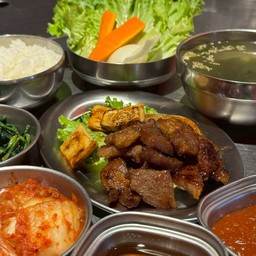[อร่อยซ่ากับโค้ก] ชุดข้าวหน้าหมูหมักซอสแดงBBQ +  โค้ก ไม่มีน้ำตาล (กระป๋อง)