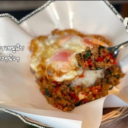 ข้าวกระเพราหมูสับ + ไข่เจียว 2ฟอง