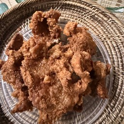ข้าวเหนียวหนังไก่ทอดกรอบ