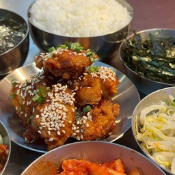 ชุดข้าวไก่ทอดซอสสไปซี่