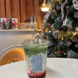 มัทฉะสตรอว์เบอรี่ / Iced Matcha Strawberry