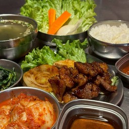 ชุดข้าวหน้าหมูหมักซอสดำ BBQ