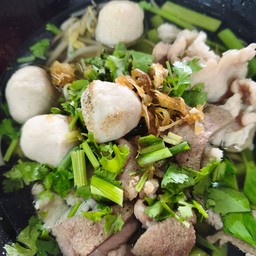 ก๋วยเตี๋ยวรวมหมู