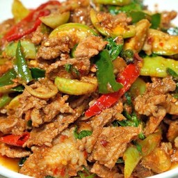 ผัดพริกแกงเป็นกับข้าว