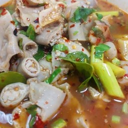 ต้มแซ่บไส้หมูแซ๊บแซ่บ