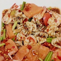 เกาเหลาแซลมอนกุ้งหมึก