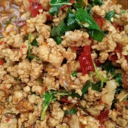 噶抛米椒肉末 กะเพราหมูสับ