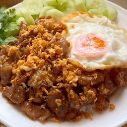 ข้าวหมูทอดกระเทียม