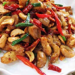 ไก่ผัดเม็ดมะม่วง