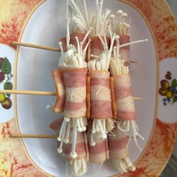 ้เห็ดเข็มพันเบคอน